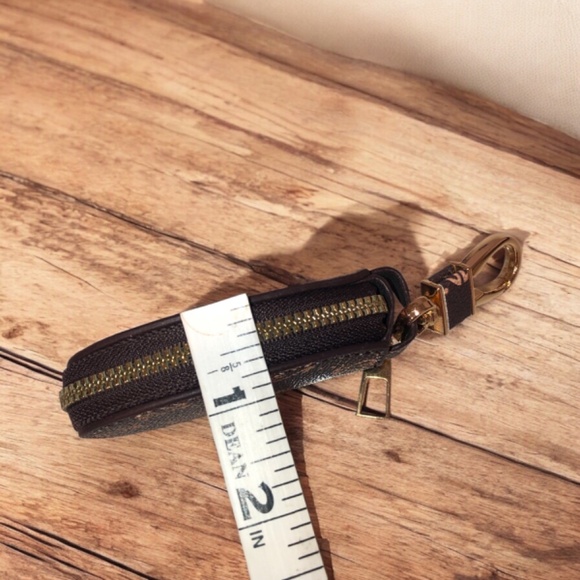 Sleek key case with zipper - Picture 6 of 7